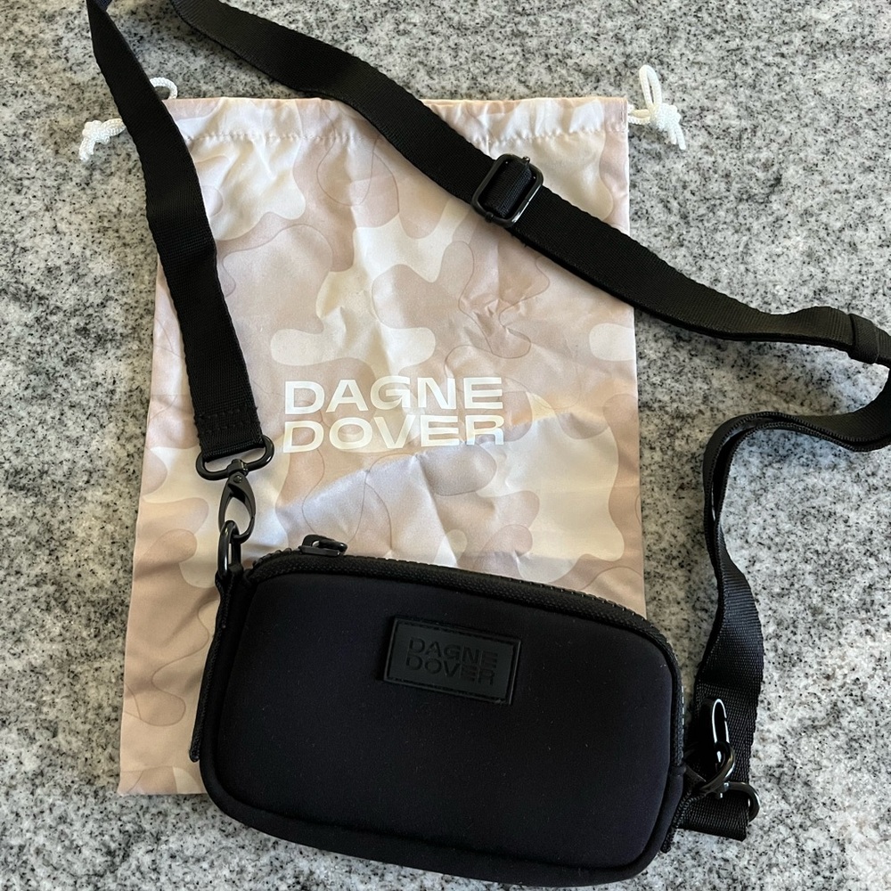 Dagne Dover black neoprene phone sling EUC